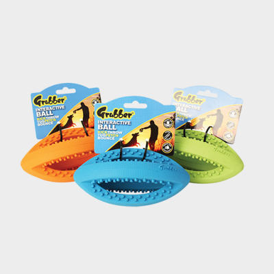 Drei Happy Pet Grubber interaktive Rugby-Bälle für Hunde, 19 cm, in türkis, hellgrün und orange, Vorderansicht