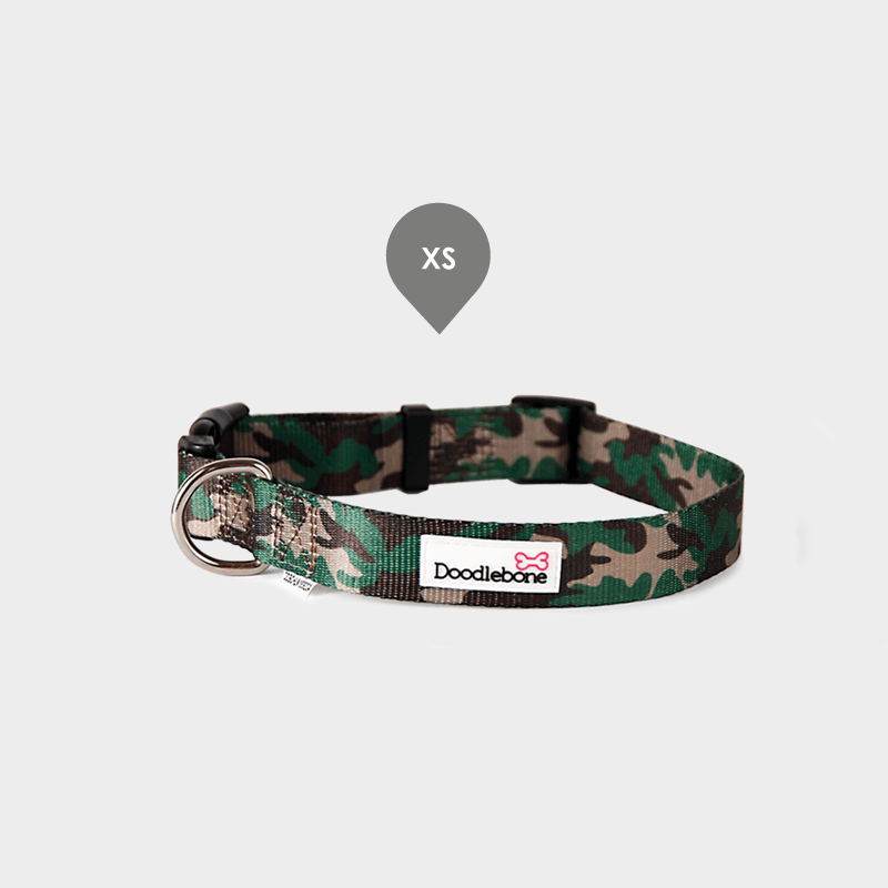 Gemustertes Camouflage Bold Halsband von Doodlebone® in der Größe XS