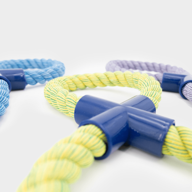Detailaufnahme drei Farben der Nuts for Knots Figur 8 von Happy Pet im 3er Set